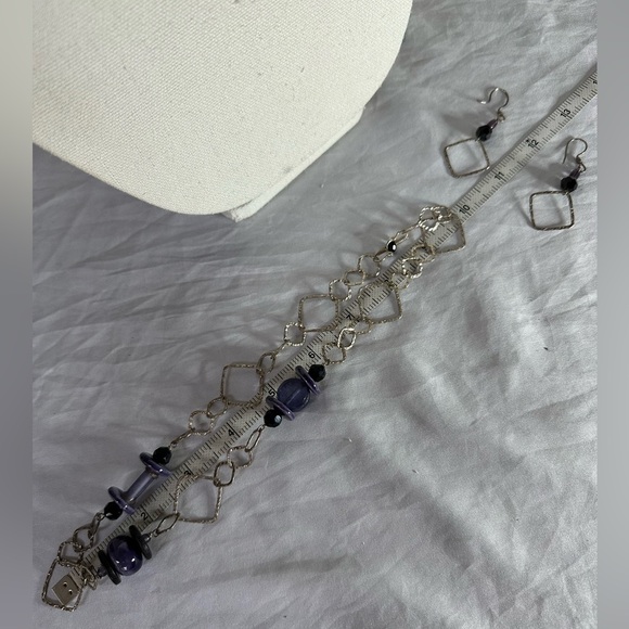 Hammered abstract vibe silvertone purple bead necklace - Picture 4 of 5